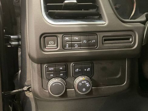 Used 2021 Chevrolet Suburban Z71 w/ Luxury Package image 8