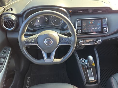 Used 2020 Nissan Kicks SR w/ SR Premium Package FWD image 11