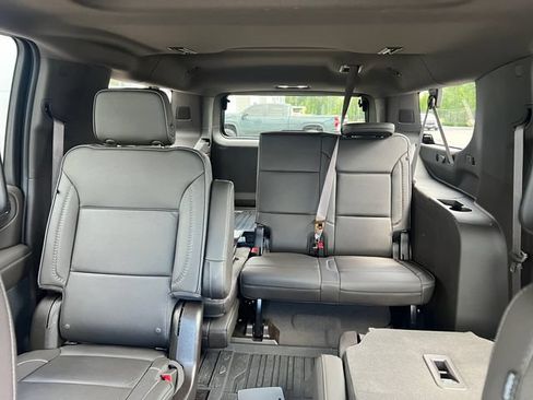 Used 2023 GMC Yukon XL Denali w/ Denali Reserve Package AWD/4WD image 17