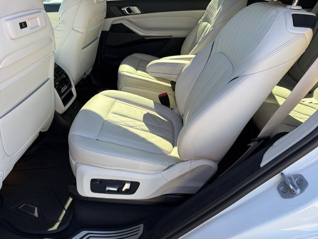 Used 2022 BMW X7 M50i AWD/4WD image 11