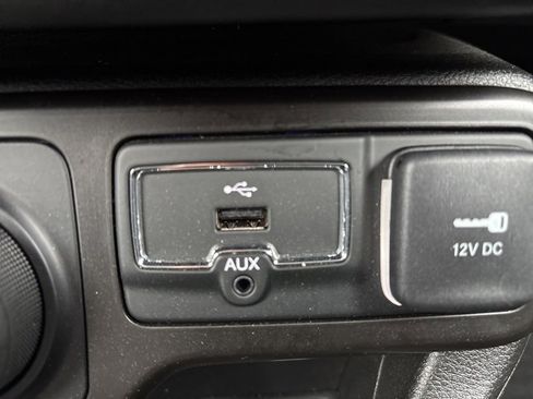 Used 2021 Jeep Renegade Limited image 14