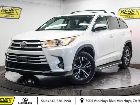 Used 2017 Toyota Highlander Plus w/ Carpet Mat Package image 1