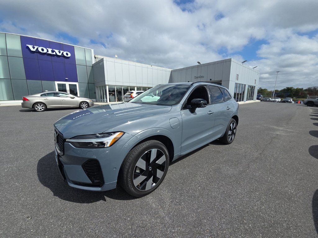 Certified 2024 Volvo XC60 T8 Plus w/ Climate Package AWD/4WD image 2