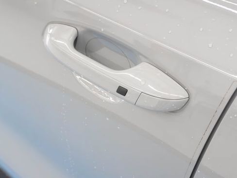 Used 2024 Kia Sorento S w/ Panoramic Sunroof Package FWD image 3