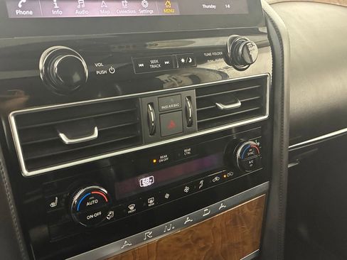 Used 2024 Nissan Armada SL w/ Captain's Chairs Package image 22
