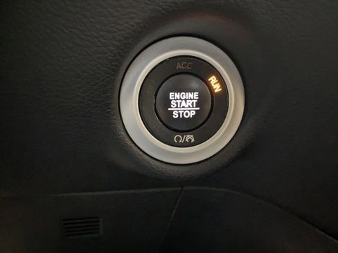 Used 2020 Chrysler Pacifica Touring-L Plus image 23