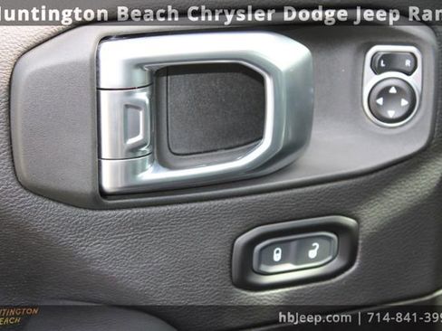 Used 2023 Jeep Wrangler Unlimited Sahara image 15