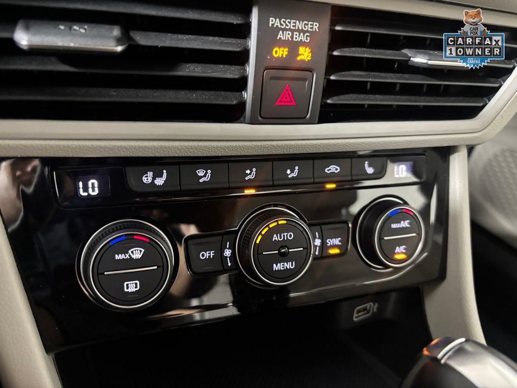 Used 2019 Volkswagen Jetta SE w/ Cold Weather Package FWD image 21