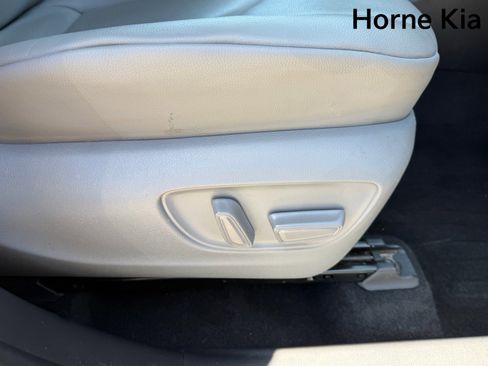 Used 2023 Toyota Highlander XLE FWD image 12