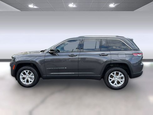 Used 2023 Jeep Grand Cherokee Limited w/ Luxury Tech Group II AWD/4WD image 2
