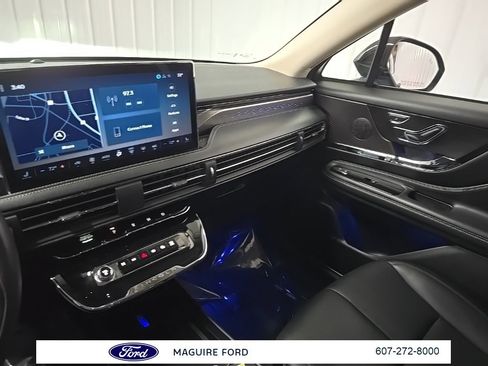 Used 2024 Lincoln Corsair Grand Touring image 30