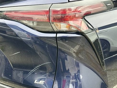 Used 2025 Toyota Sienna LE FWD image 8