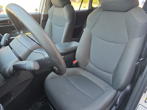 Certified 2025 Toyota RAV4 LE AWD/4WD image 14
