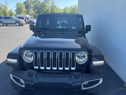 Used 2022 Jeep Wrangler Unlimited Sahara w/ LED Lighting Group AWD/4WD image 3
