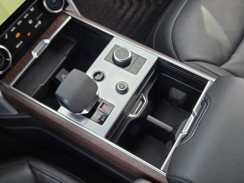 Used 2023 Land Rover Range Rover SE image 24