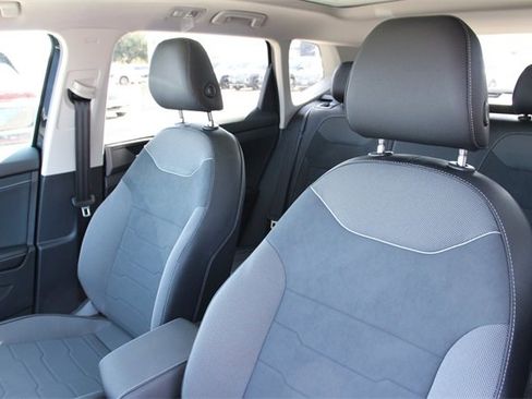 New 2026 Volkswagen Taos SE image 11