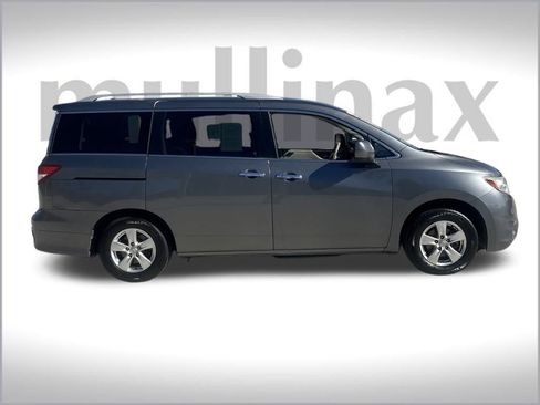 Used 2016 Nissan Quest SV image 2