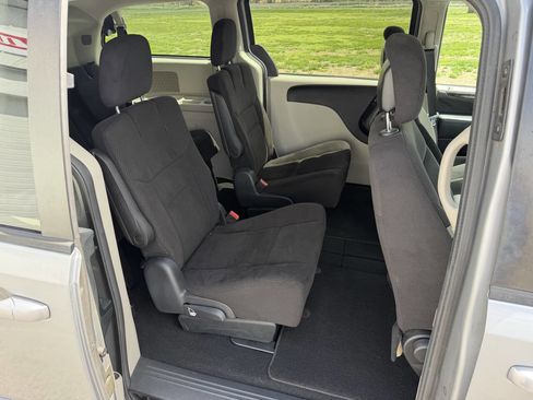 Used 2014 Dodge Grand Caravan SXT w/ UConnect Hands-Free Group FWD image 14