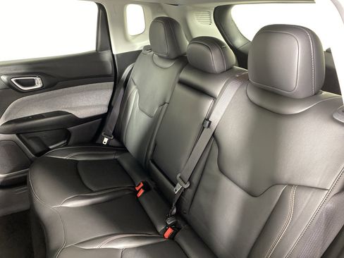 Used 2022 Jeep Compass Latitude image 32