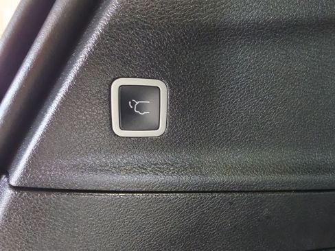 Used 2026 Chrysler Pacifica Limited FWD image 35