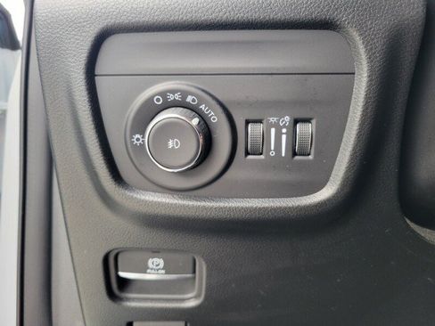 Used 2025 Jeep Grand Cherokee L Summit AWD/4WD image 15