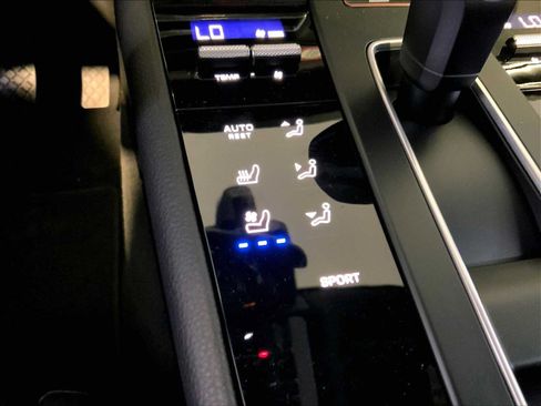 Certified 2026 Porsche Macan AWD/4WD image 25