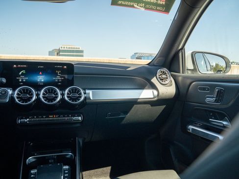 Certified 2023 Mercedes-Benz EQB 300 4MATIC image 19