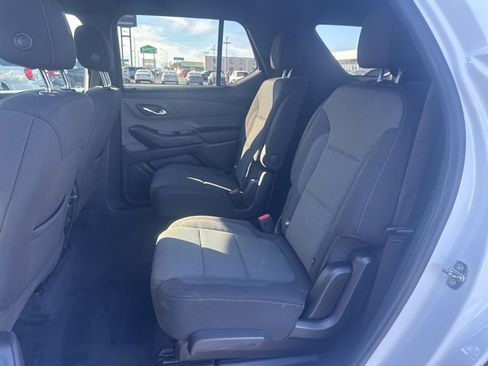 Used 2022 Chevrolet Traverse LT image 22