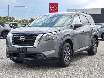 Used 2025 Nissan Pathfinder SV