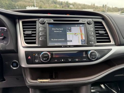 Used 2017 Toyota Highlander XLE image 15