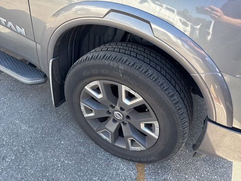 Used 2022 Nissan Titan Platinum Reserve w/ Moonroof Package image 4