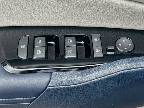 Used 2025 Kia Sportage EX AWD/4WD image 18