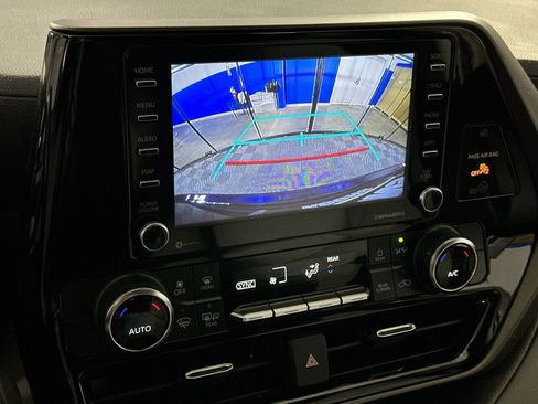Used 2022 Toyota Highlander L image 25