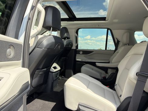 New 2026 Lincoln Navigator Reserve AWD/4WD image 23