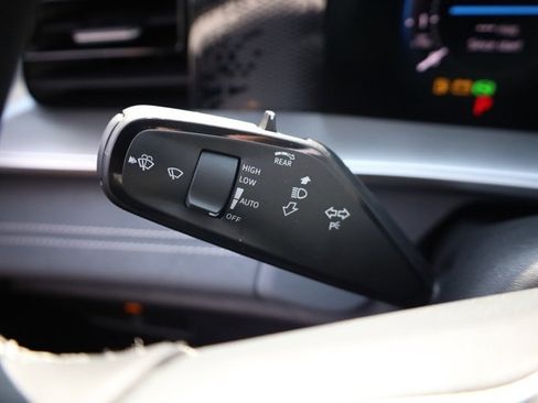 New 2025 Volkswagen Tiguan SE image 25