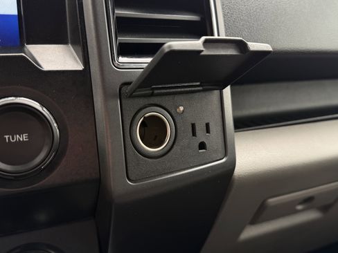 Used 2019 Ford F150 XLT w/ Equipment Group 302A Luxury AWD/4WD image 23