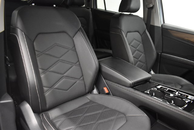 Used 2025 Volkswagen Atlas SE AWD/4WD image 6