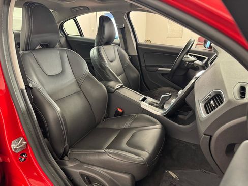 Used 2018 Volvo S60 T5 Dynamic image 37