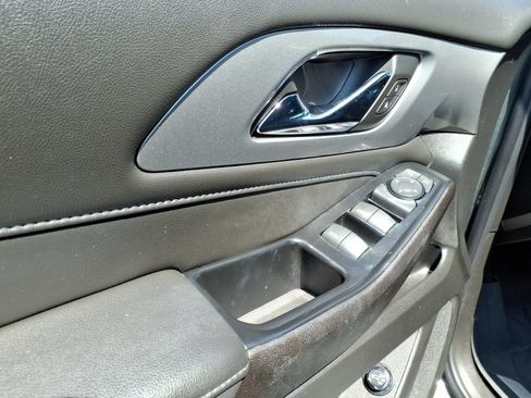 Used 2023 Chevrolet Traverse LT FWD image 17