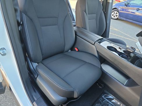 Used 2023 Nissan Rogue S image 14