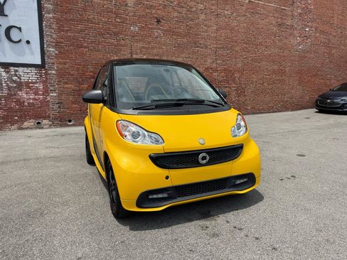 Used 2013 smart fortwo passion RWD image 2