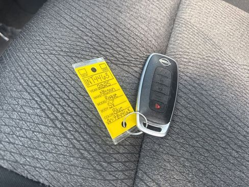 Used 2025 Nissan Rogue SV image 32