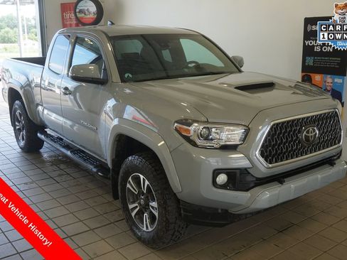Used 2019 Toyota Tacoma TRD Sport AWD/4WD image 1
