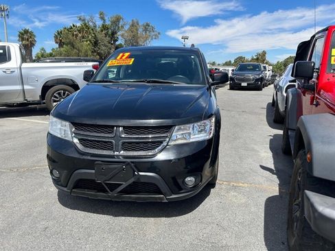 Used 2017 Dodge Journey SXT w/ Comfort/Convenience Group FWD image 30