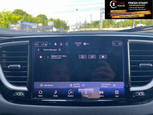Used 2023 Chrysler Pacifica Touring-L FWD image 20