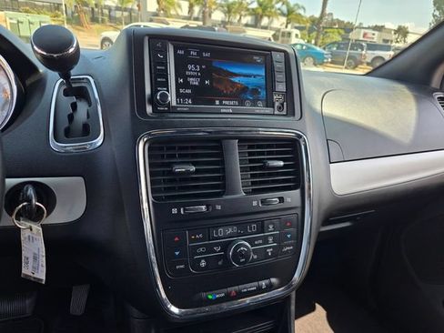 Used 2018 Dodge Grand Caravan GT FWD image 19