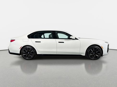 Used 2023 BMW 760i xDrive AWD/4WD image 2