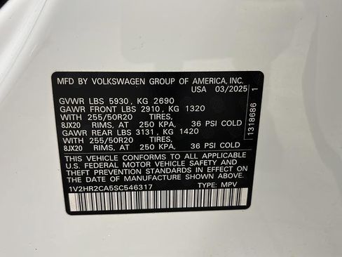 Used 2025 Volkswagen Atlas SE image 31