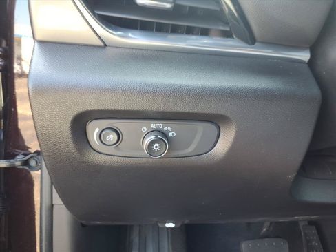 Used 2023 Chevrolet Traverse LT AWD/4WD image 17