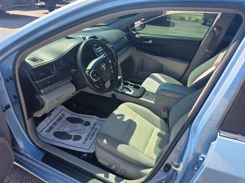 Used 2014 Toyota Camry LE image 5